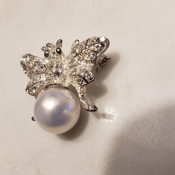 Fly brooch with pearl and rhine stones - Picture 4 of 5